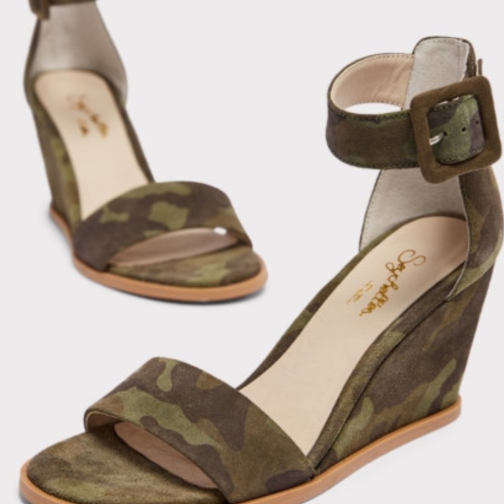 Seychelles cloud nine camo wedge, size 7.5